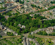 840467 Luchtfoto van het voormalige bastion Zonnenburg met de sterrenwacht en omgeving, aan de Stadsbuitengracht te ...